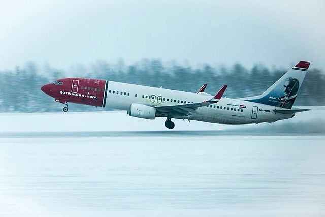 Boeing 737, Norwegian Air Shuttle.