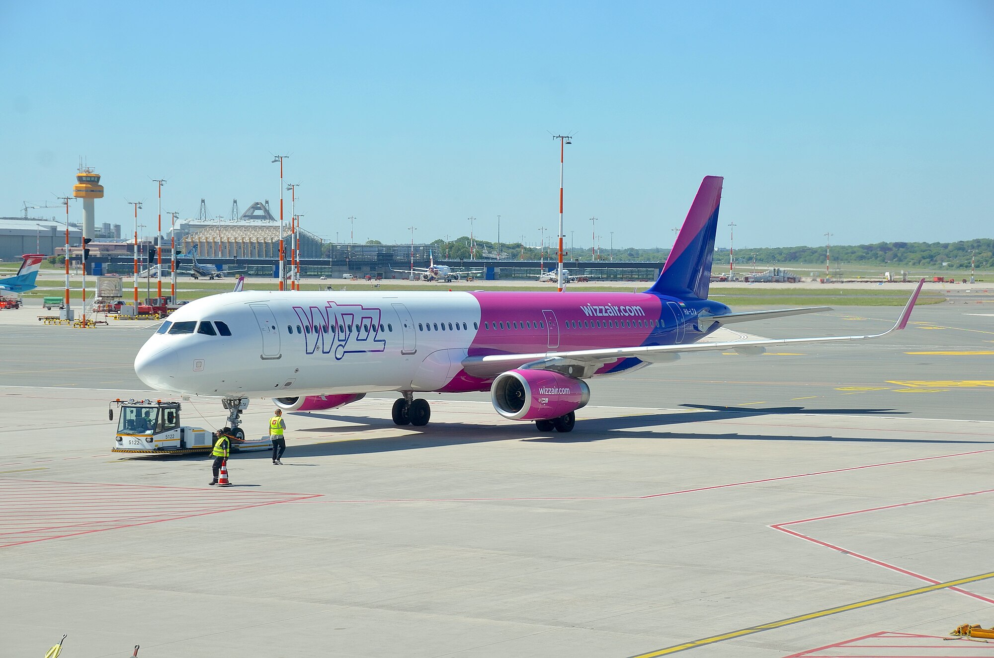 Wizz Air Airbus A321-200 at Hamburg Airport.