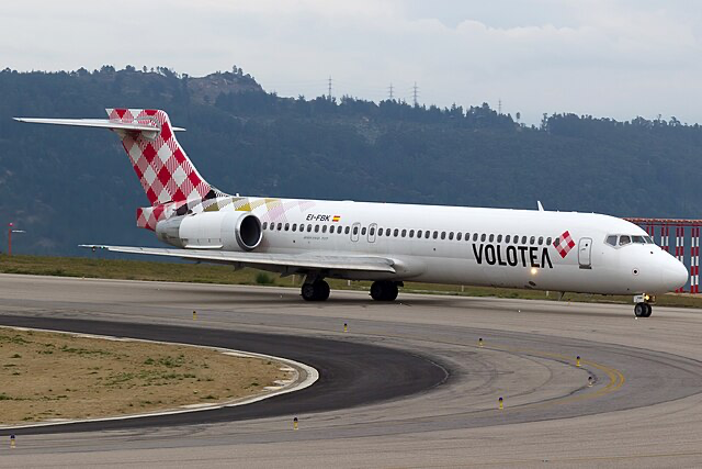 Volotea Boeing 717 after landing at Vigo airport.