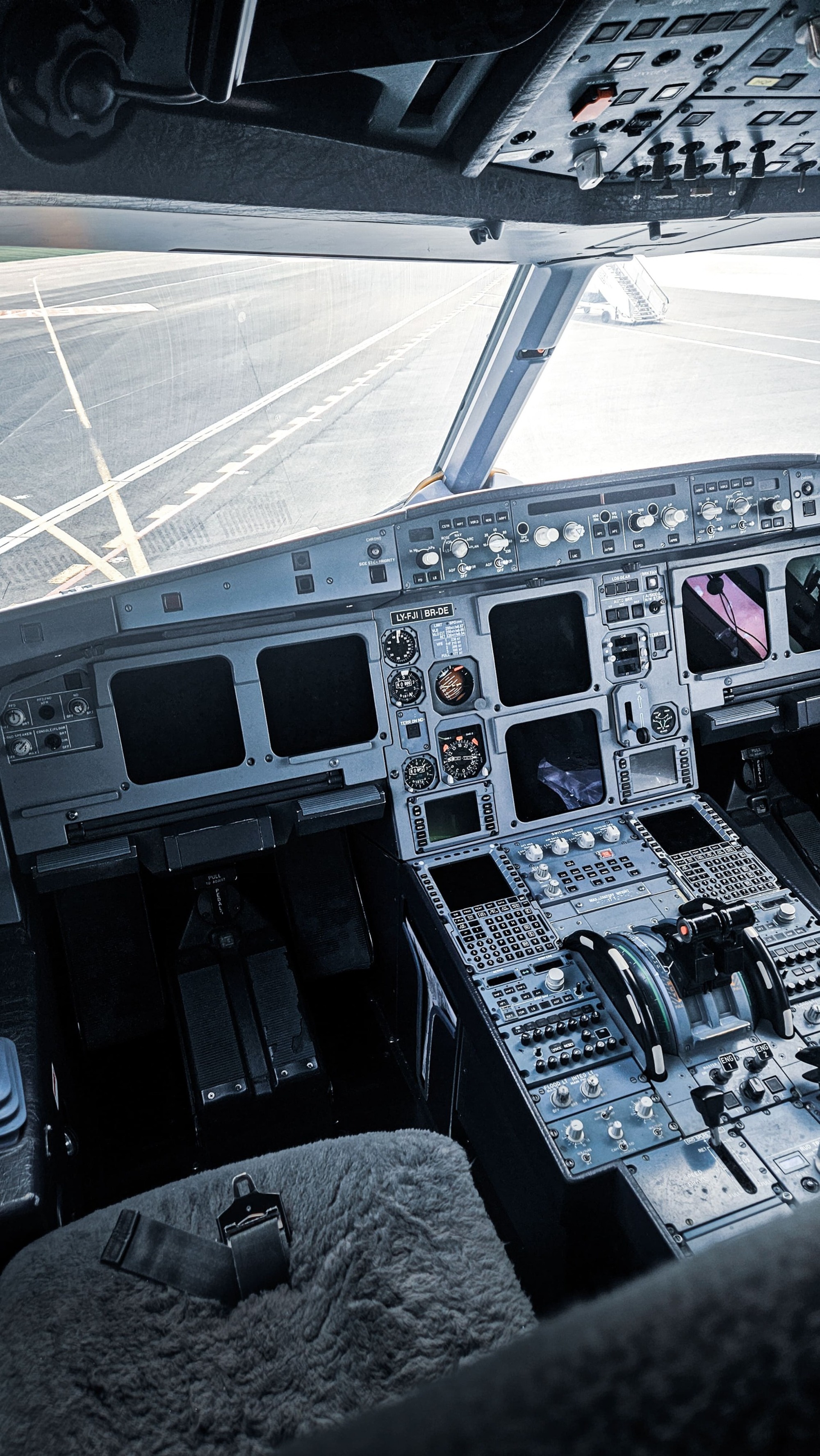 Airbus A320 cockpit view