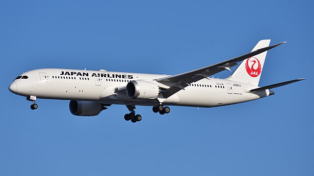 Japan Airlines Boeing 787-9 JA881J on final approach to Boston April 2022.