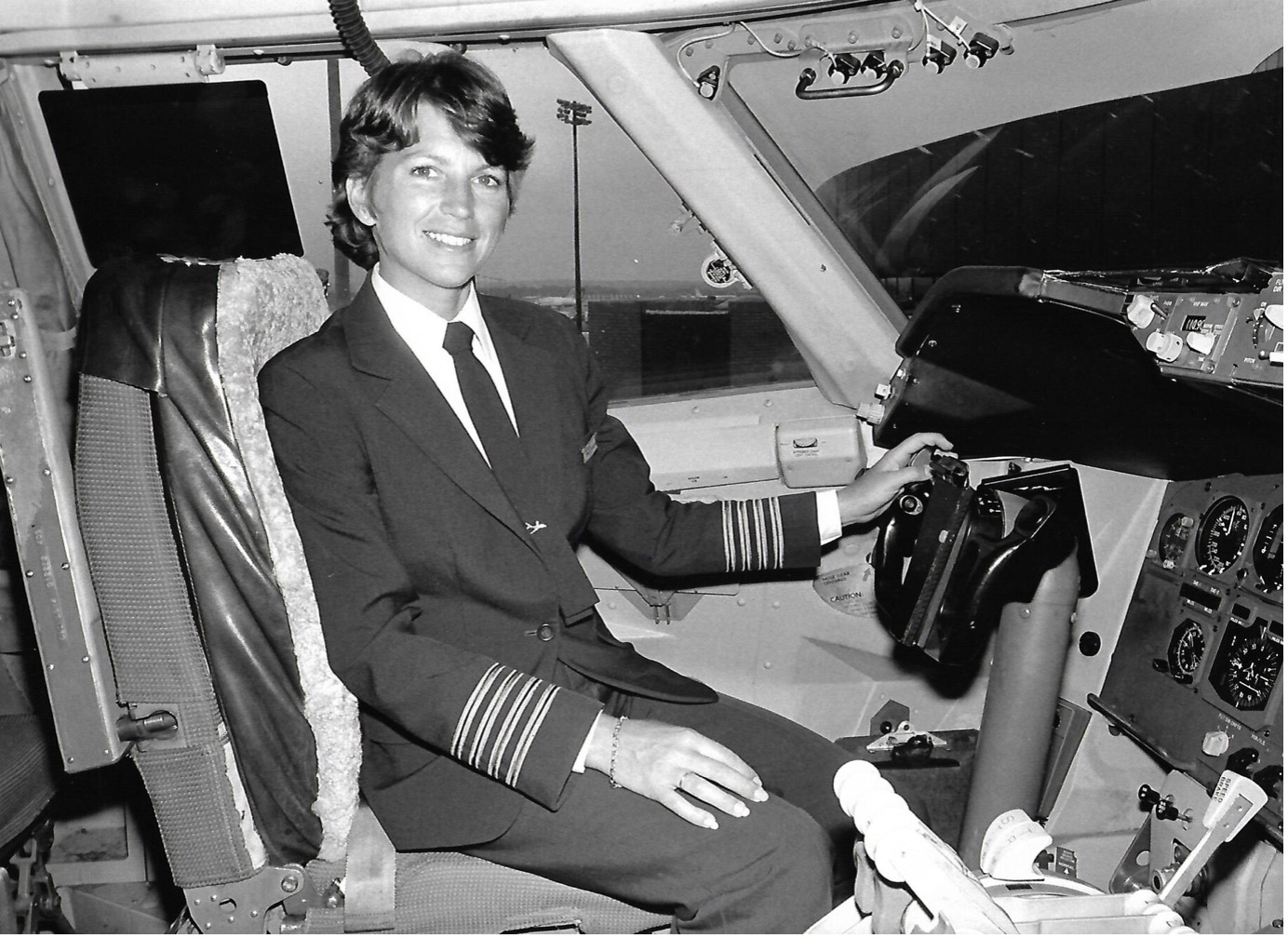 Capt. Lynn Rippelmeyer First International B-747 female captain