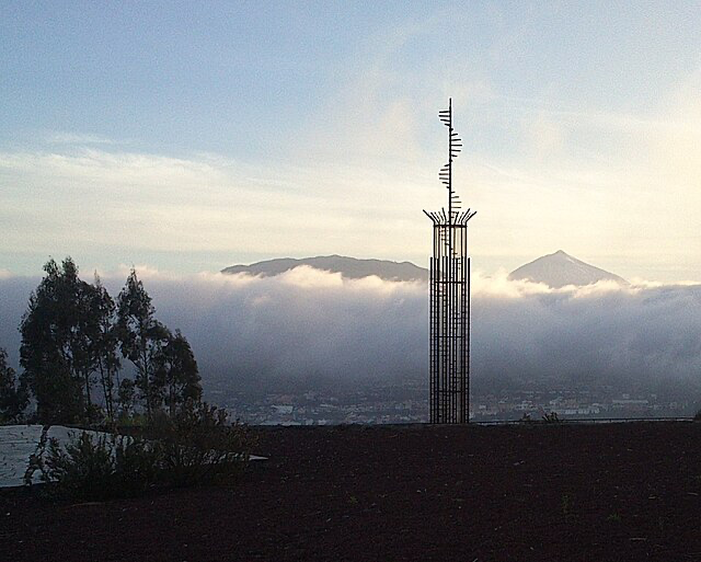 Monument by the Dutch artist Rudi van de Wint erected in memory of the Tenerife airport disaster, located in Mesa Mota park.