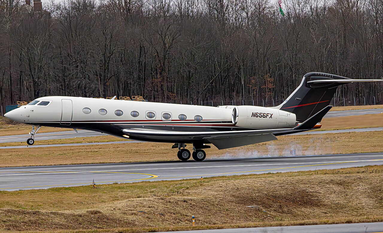 A Gulfstream G650 (N656FX)