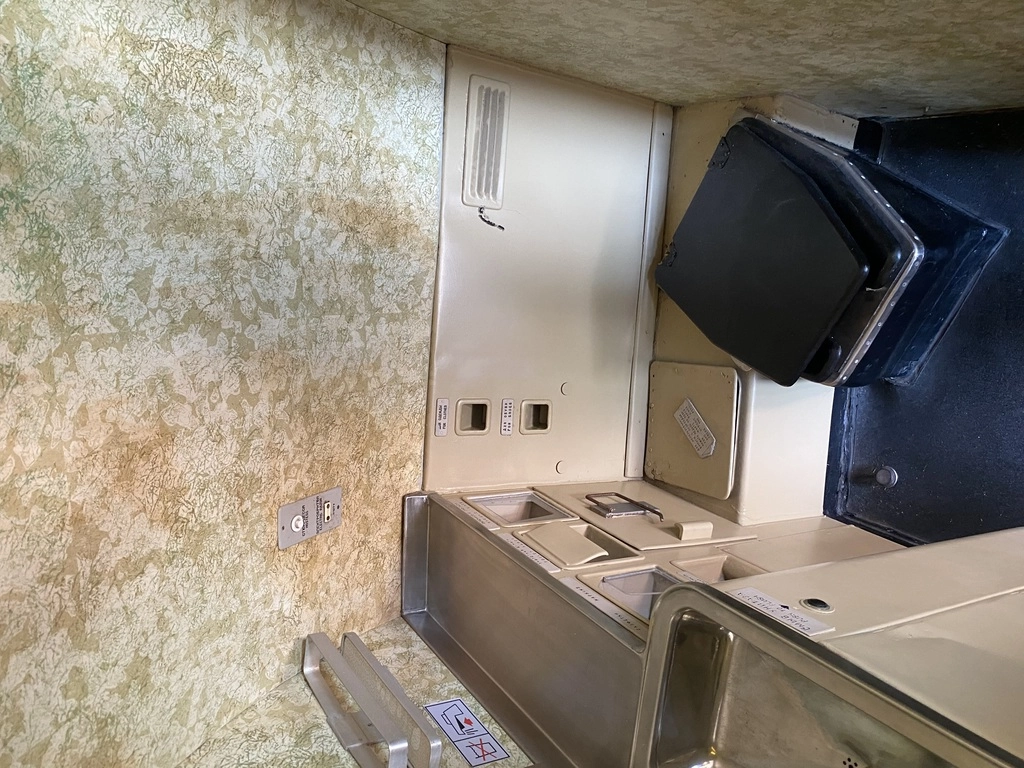 tu-154 toilet