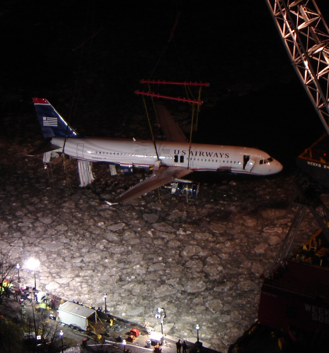 The wreck of en:US Airways Flight 1549 being lifted out of Hudson river, Battery Park City, New York